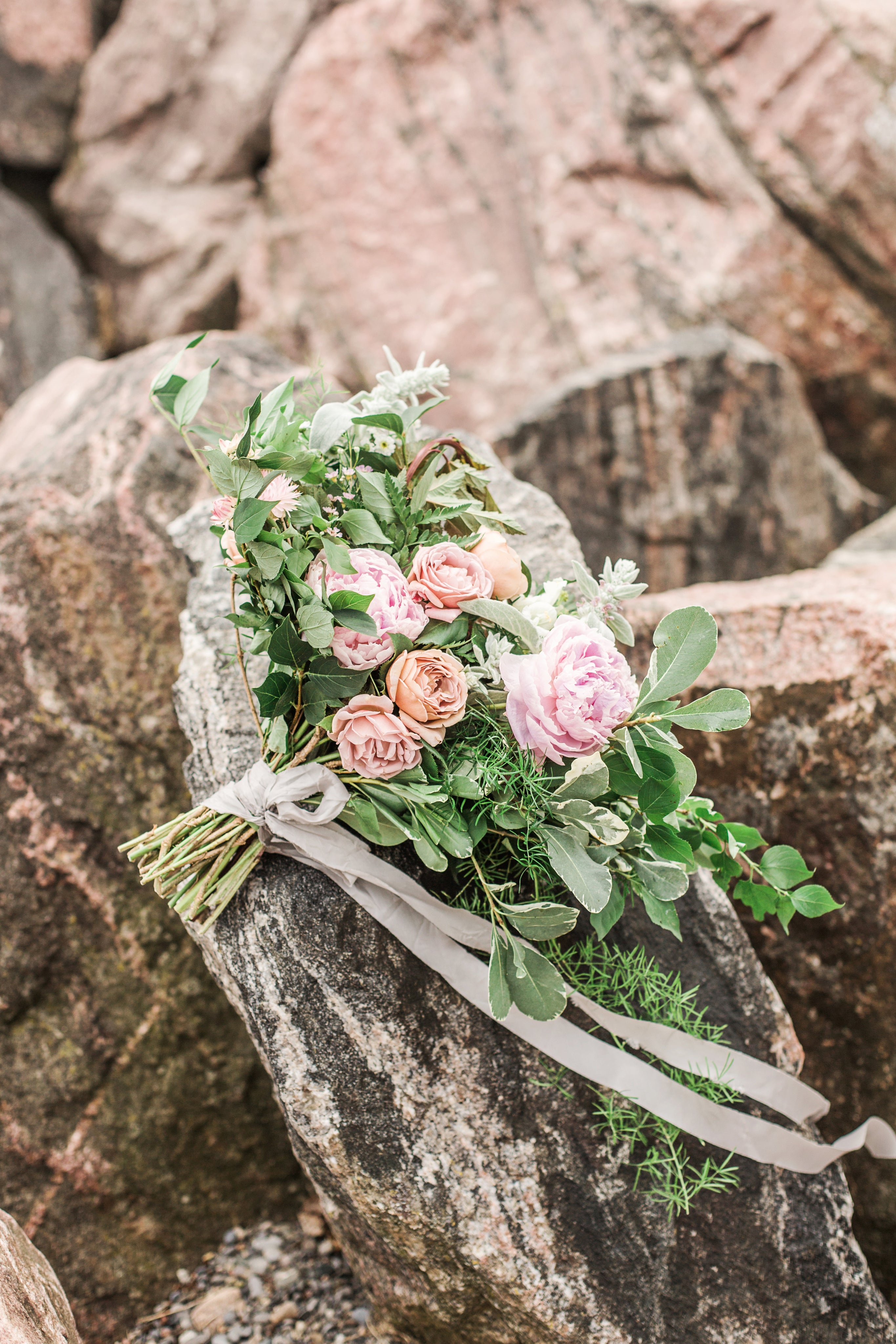wedding-bouquet-on-the-rocks[product-name]-LetterSeals.com